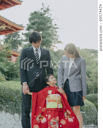 Family Shichigosan Portrait Photography Cooperation: Takatsuki Fudoson 60574474