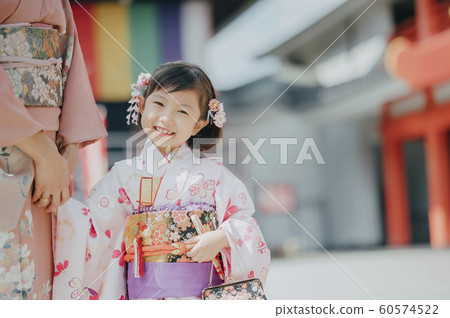 Family Shichigosan Photography cooperation: Takahata Fudoson 60574522