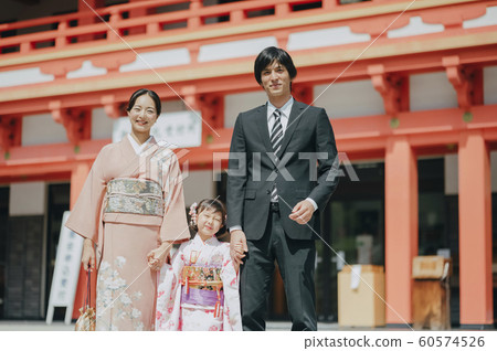 Family Shichigosan Portrait Photography Cooperation: Takatsuki Fudoson Family Shichigosan Portrait Photography Cooperation: Takatsuki Fudoson 60574526