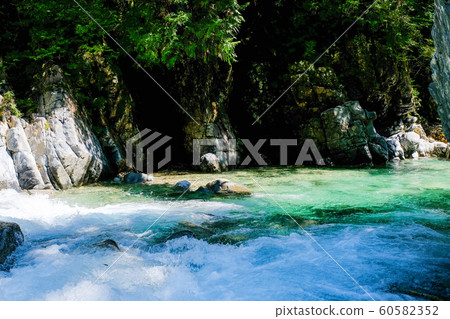 阿特拉山谷（夏季） 60582352