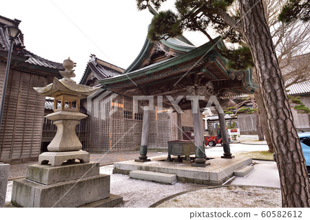 在北海道函館市高龍寺地區拍攝冬季雪景 60582612