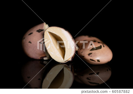 Pinto speckled bean isolated on black glass Pinto speckled bean isolated on black glass 60587882