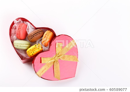 Colorful french macarons 60589077