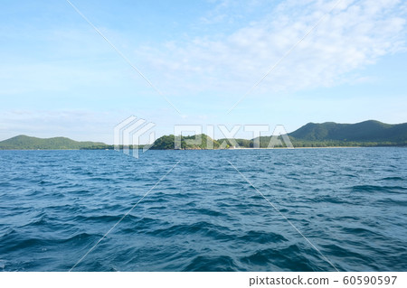 Samaesarn Island in daytime view and blue sky. Samaesarn Island in daytime view and blue sky. 60590597