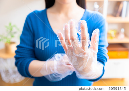 Woman wearing poly gloves 60591845