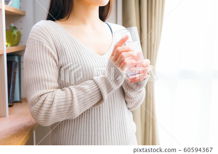 A woman drinking water 60594367