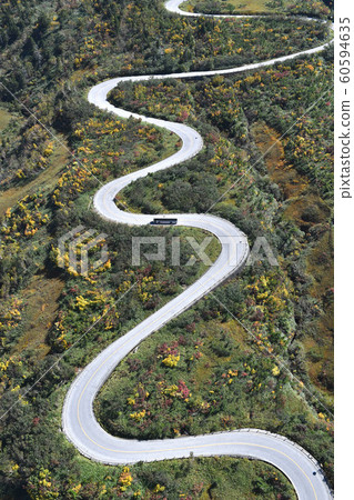 Winding road in Tateyama Winding road in Tateyama 60594635