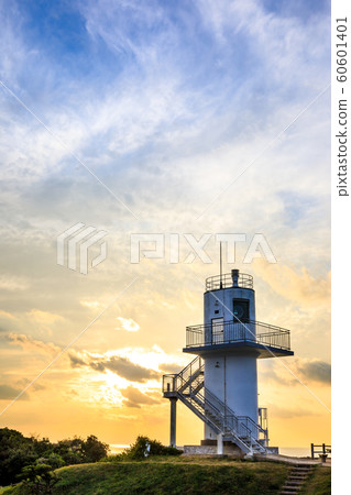 Sunset at Oiso-no-hana Lighthouse [Hirado City, Nagasaki Prefecture] 60601401