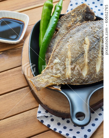 亞洲食物比目魚烤和青椒 60602765