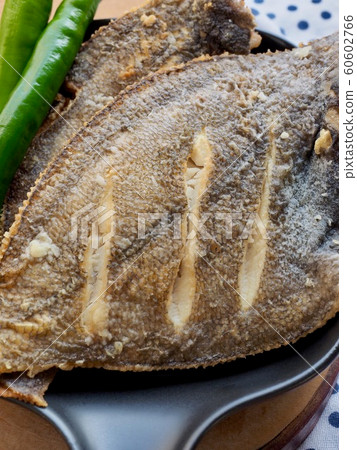 亞洲食物比目魚烤和青椒 60602766