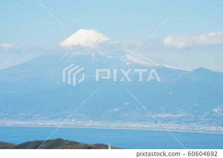 富士山映在雲端 60604692