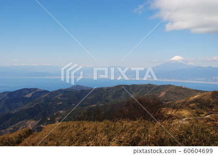 富士山映在雲端 富士山映在雲端 60604699