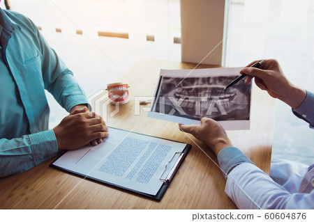 Dentist hand holding pen pointing x-ray picture 60604876