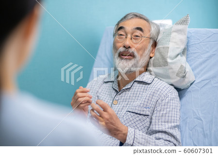 老人和女兒 60607301