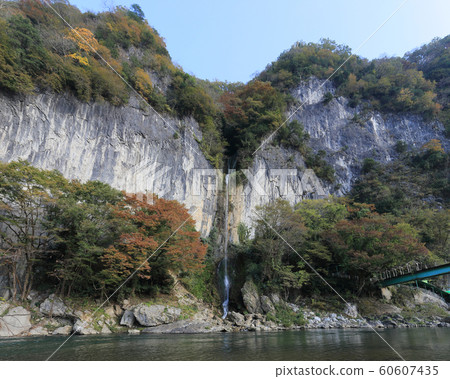 Niigata City, Okayama "Ikura Gorge" Ikura Falls (Autumn) 60607435