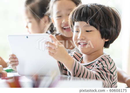 Child IT education Child IT education 60608175