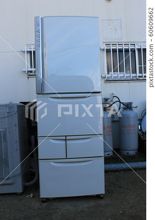 Refrigerator disposal Refrigerator disposal 60609662
