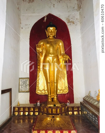 Standing golden Buddha image at Shwezigon Pagoda in Bagan city, Myanmar 60610470