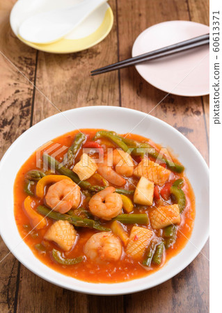 Shrimp and squid chili sauce 60613371