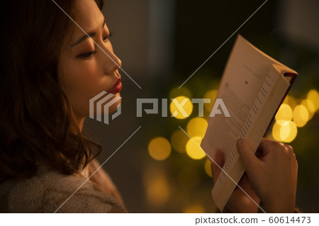 女人冬季閱讀 60614473