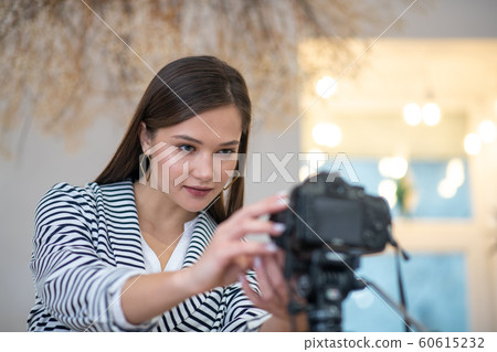 Pretty attractive woman looking into the camera 60615232