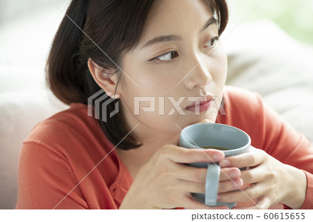 Woman coffee 60615655