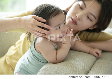 家庭媽媽蹣跚學步 60615682