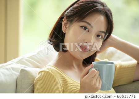 Woman coffee Woman coffee 60615771