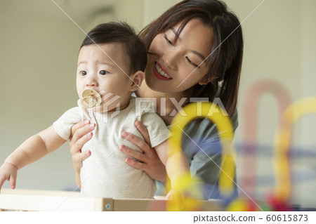 家庭媽媽嬰兒床 60615873