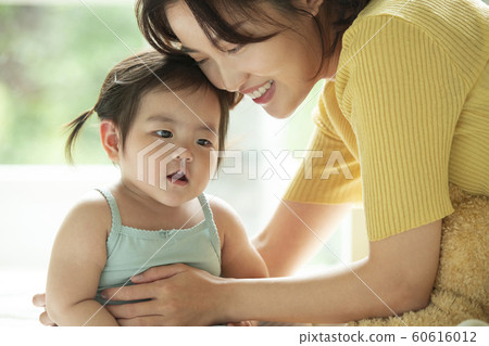 Family Mom Toddler 60616012