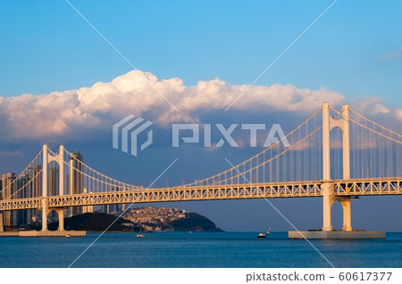 Diamond Bridge(Gwangan Bridge) in Busan,Korea 60617377