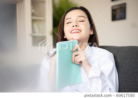 Female Lifestyle Reading Female Lifestyle Reading 60617580