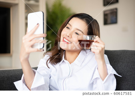 Women's lifestyle tea time 60617581