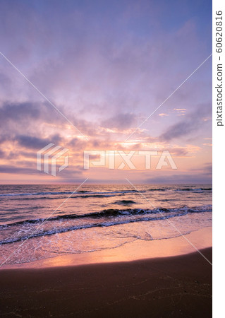 Sunset at Senrihama Beach 60620816