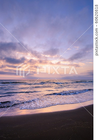 Sunset at Senrihama Beach 60620818