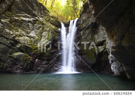 Mitaki Waterfall (Takihata, Kawachinagano City, Osaka Prefecture) 60624884