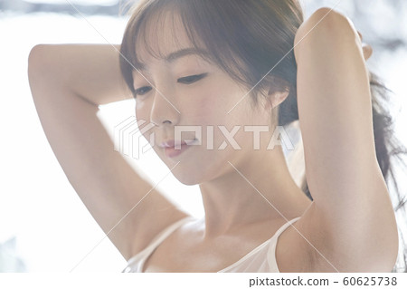 年輕女子,早晨,天氣,房間,房子,美麗 年輕女子,早晨,天氣,房間,房子,美麗 60625738