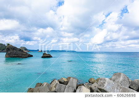Emerald green sea Emerald green sea 60626698