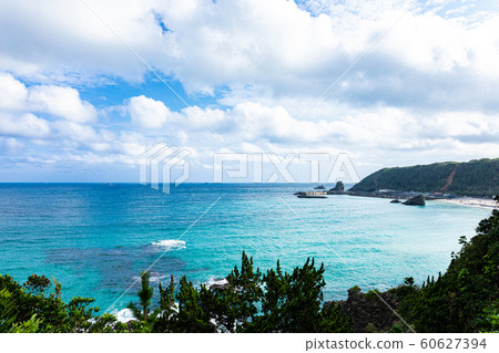 Emerald green sea Emerald green sea 60627394