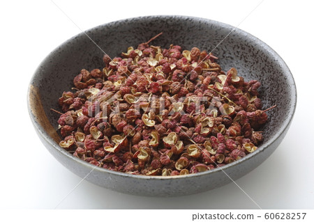 Flower pepper << spice >> 60628257