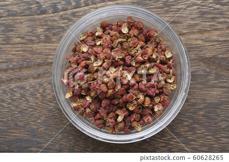 Flower pepper << spice >> 60628265