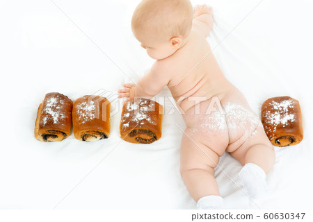 child and buns 60630347