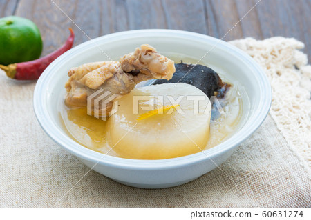 Stewed radish and chicken wings 60631274