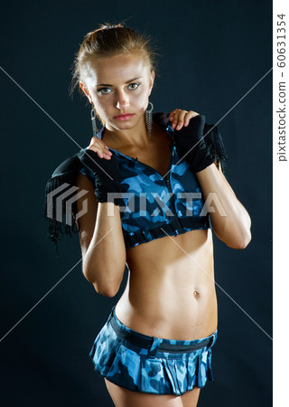 woman in military uniform 60631354