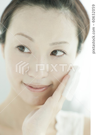 Young lady skin care 60632059