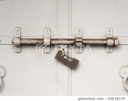 Spear and lock 60638379