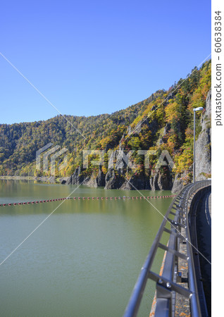 Autumn leaves of Jozankei Hoheikyo Dam, Hokkaido 60638384