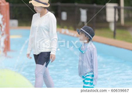 little child, child, whelp 60639667