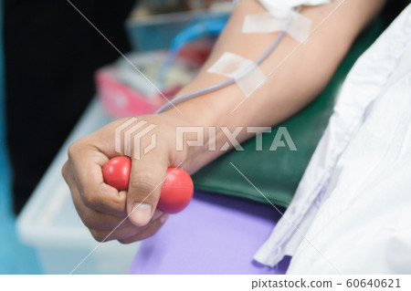 Nurse receiving blood from blood donor in hospital 60640621
