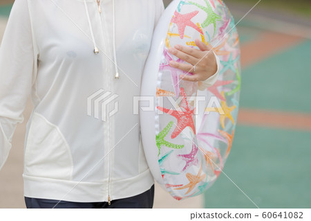 Rushguard女子游泳池 60641082